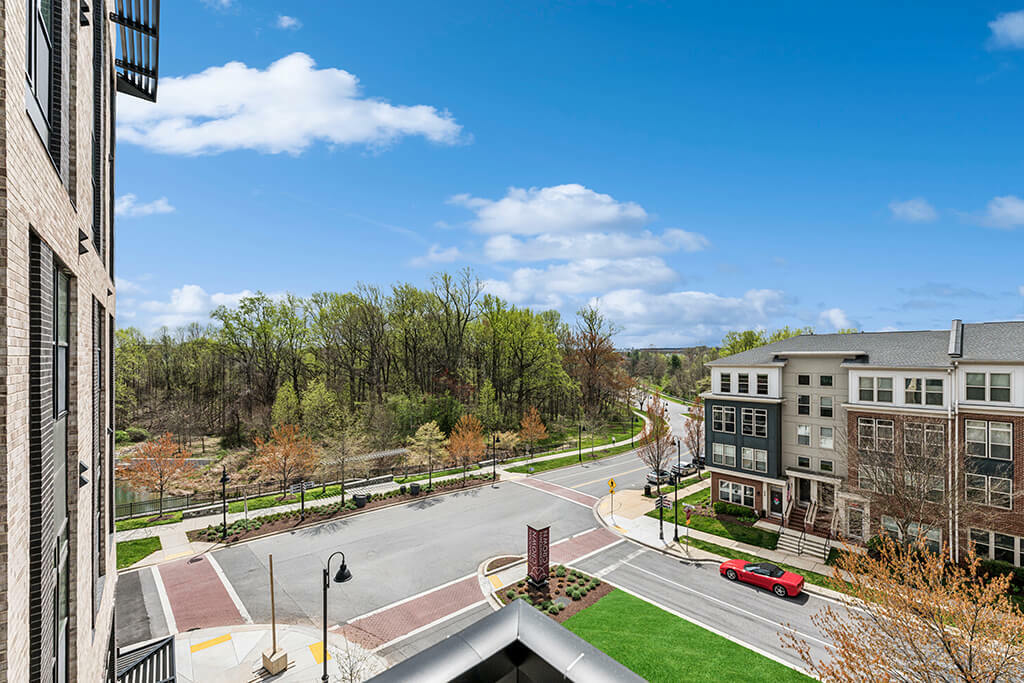 Apartments in Gaithersburg MD 333 Ellington Apartments in Downtown Crown