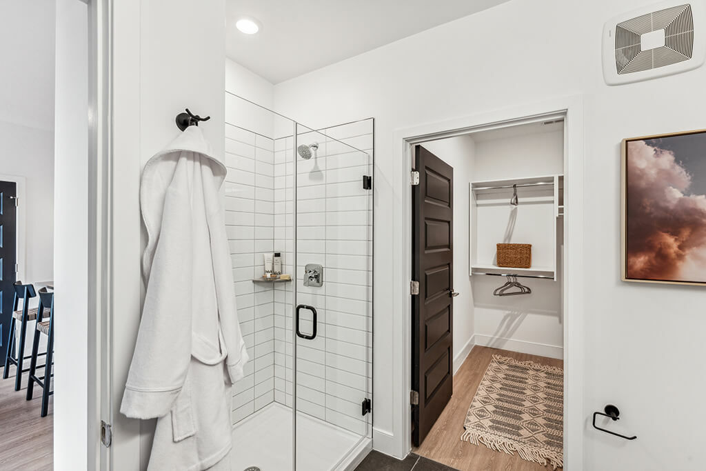 Apartments in Gaithersburg MD 333 Ellington Apartments in Downtown Crown