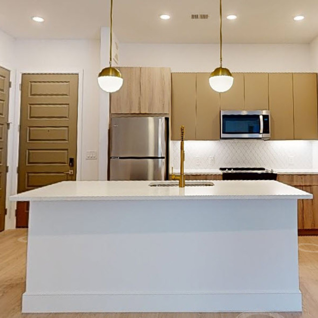 Studio, 1, 2 & 3 Bedroom Apartments in Downtown Crown 333 Ellington Apts